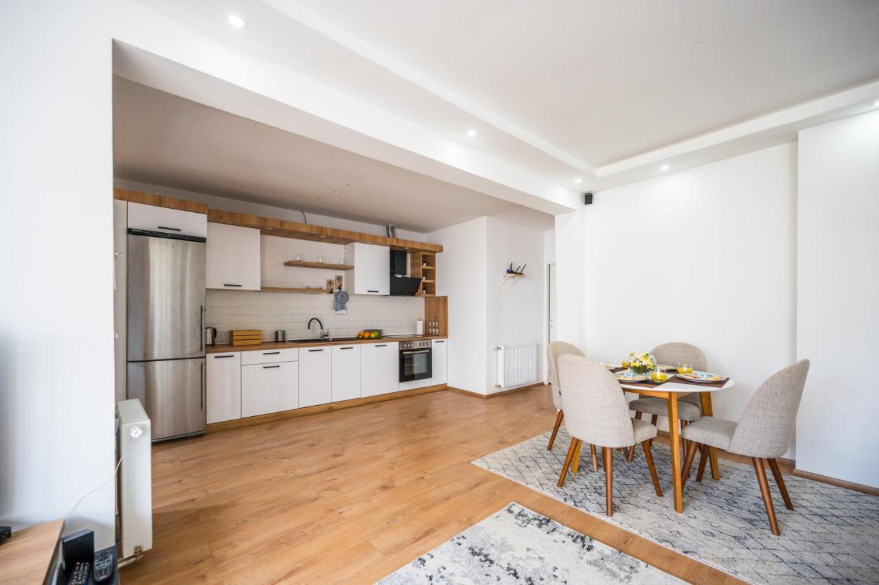 Spacious And Bright 2Bdr Apartment In The Old Town SJJ Buitenkant foto